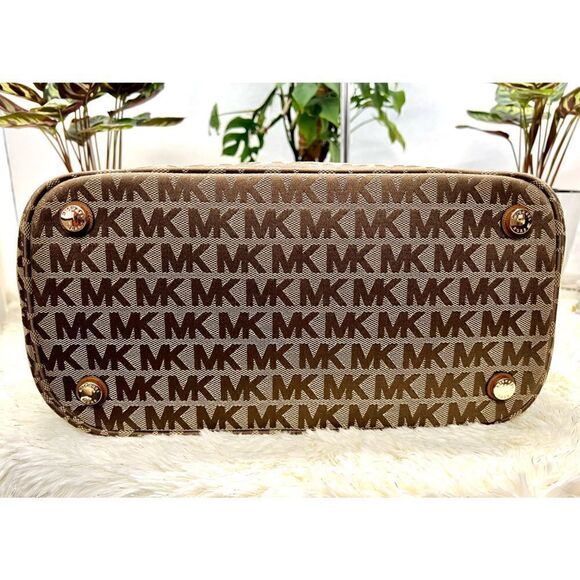 🔥NWT! Michael Kors Jet Set Tote Pocket Handbag Msrp:$198.00 - Picture 4 of 6